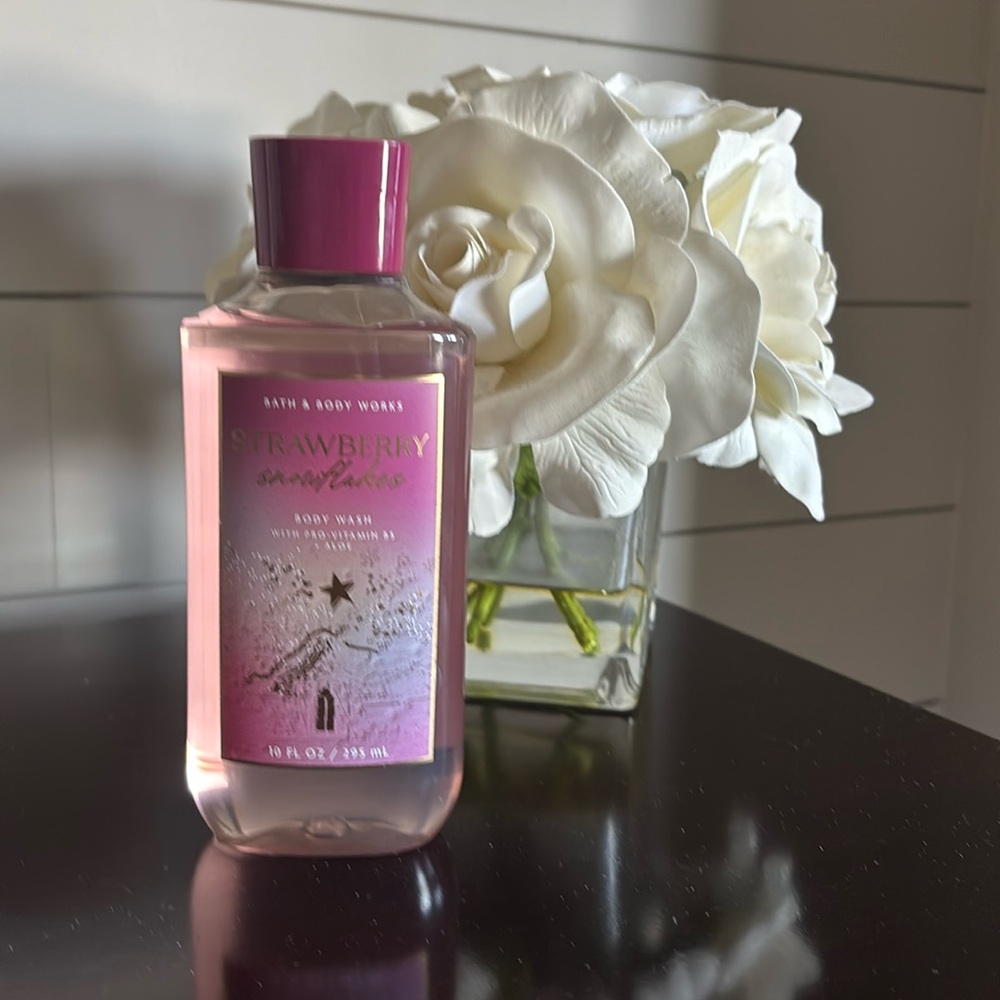 NWT Strawberry Snowflake Body Wash